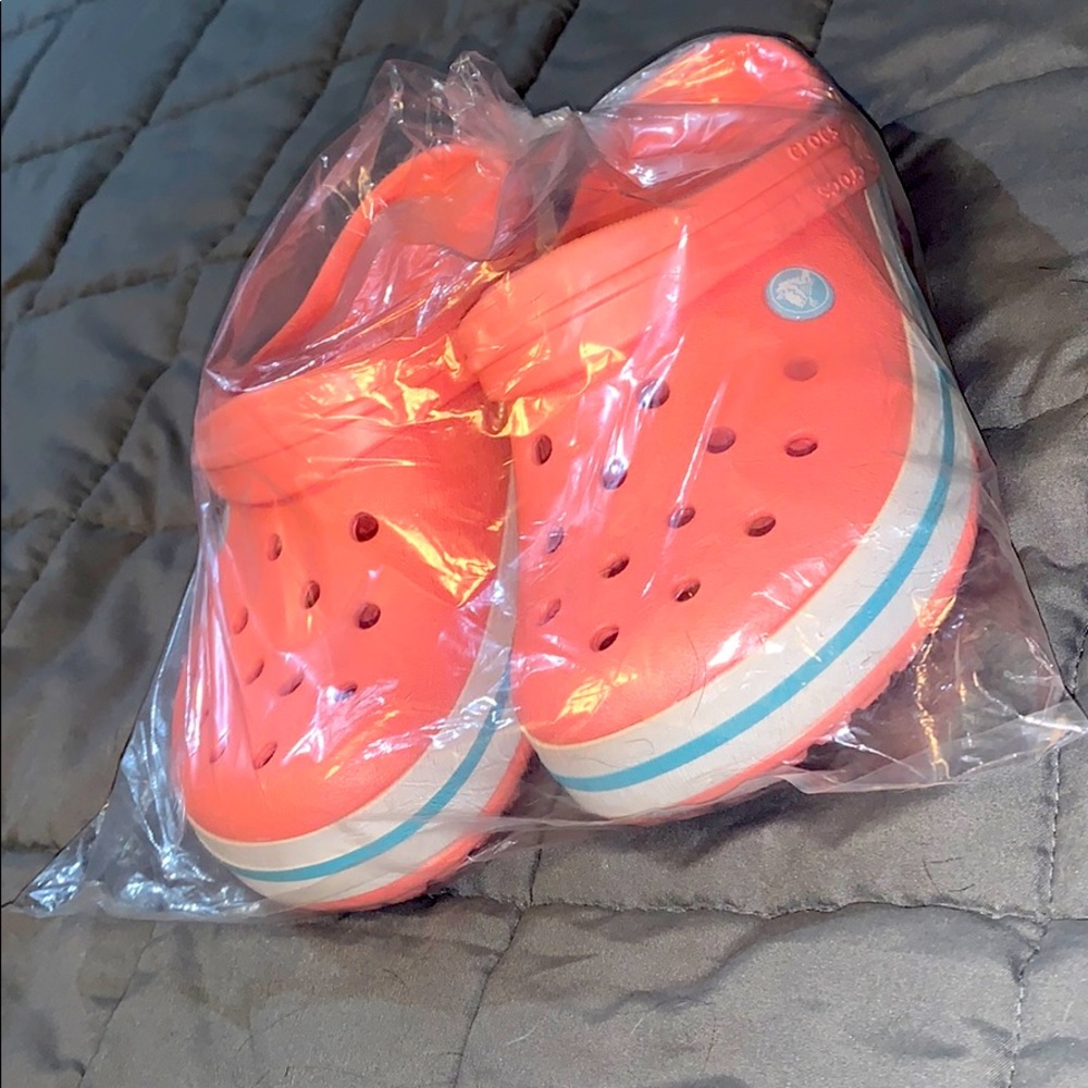 crocs